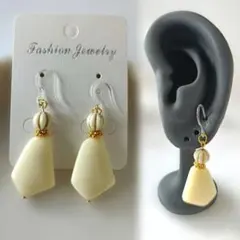 No.63 ハンドメイドピアス　樹脂ピアス