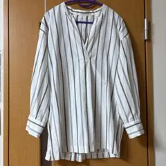 ら*ん様 ホワイトストライプ Vネック 長袖シャツ