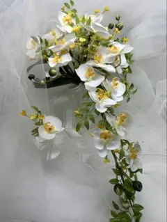 ホワイトとイエローの造花ブーケ