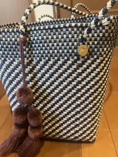 レトラ　メルカドバッグ　ポンポンチャーム付き