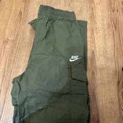 NIKE オリーブグリーン カーゴパンツ