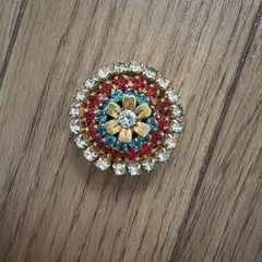 花モチーフの多色ブローチ