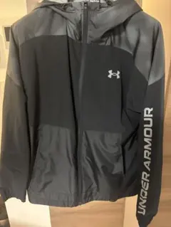 UNDER ARMOUR フード付きウィンドブレーカー Sブラック