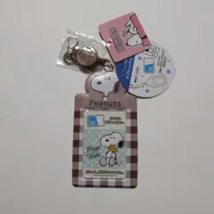 Peanuts スヌーピー リール付きパスケース ブラウン系チェック