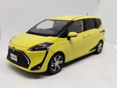 トヨタ Sienta ハイブリッド ミニカー イエロー　カラーサンプル　1/30