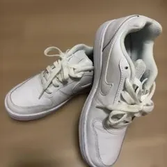 NIKE ホワイト スニーカー ローカットのサムネイル
