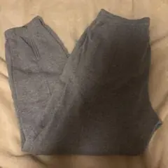 グレー スウェットパンツ