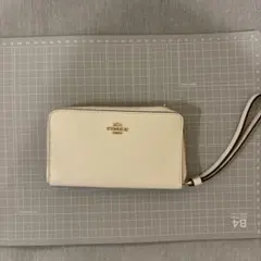 COACH　コーチ　C0082　二つ折り財布　チョーク×グレイシャーホワイト Amazon | [コーチ] 財布(二つ折り財布) FC0082 C0082 チョーク×グレイ