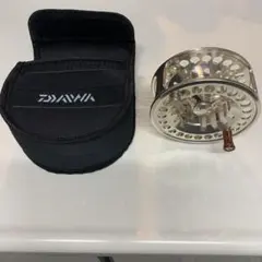 DAIWAロッホモアslaラージアーバーフライリール専用ケースDT-3ライン付き Amazon | ダイワ(DAIWA) ロッホモアSLA SLA9/10/11 フライリール