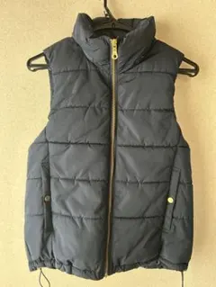 紺色ダウンベスト（フード取り外し可能）