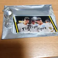 阪神タイガース2025　優勝記念　シークレットアクリルキーホルダー