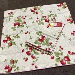 新品未使用　しまむら　座布団カバー　いちご　クッション　2枚