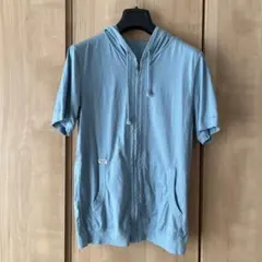 グレー パーカー