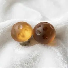 ヴィンテージ ガラスイヤリング 琥珀色 ドット柄 ラウンド