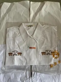 刺繍付きホワイトシャツ