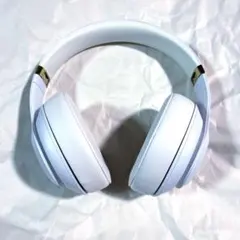 Beats Studio3 Wireless ホワイト ケース＋純正アダプタ付 Beats Studio3 Wireless ホワイト ケース＋純正アダプタ付 - メルカリ