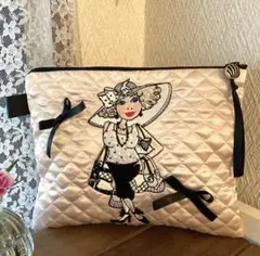 ロラライハリス♡刺繍♡サテンキルティングポーチ　ショッピングレディ