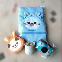 ペット用品４点セット　犬用タオル　プープバッグ　ポーチ　足洗いカップのサムネイル