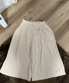 Ｌサイズ　ガウチョパンツ　ベージュ　膝下　シンプル