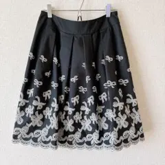 エムズグレイシー 黒 リボン刺繍 スカート Mのサムネイル