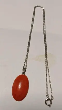 エレガントでアンティークな珊瑚ペンダントネックレス