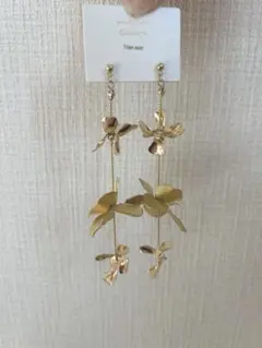 結婚式　パーティー　ピアス　フラワーモチーフ ゴールドピアス