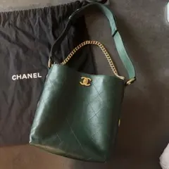 Chanelシャネル スモール バッジ ホーボーバッグ バケットバッグ 2WAYのサムネイル