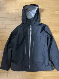 ブラックナイロンジャケット フード付き