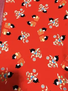 赤い着物人形デザイン生地 はぎれ