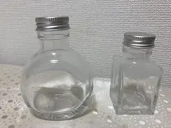 ガラス瓶 丸型と角型