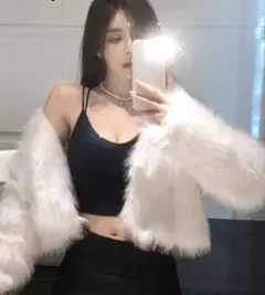 ホワイトファーショートコート