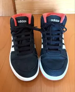 adidas 黒赤 ハイカットスニーカー