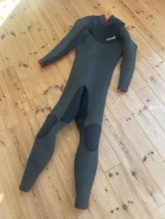 セミドライウエットスーツ