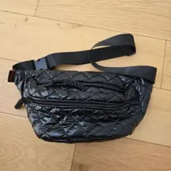 ブラックキルティングボディバッグ