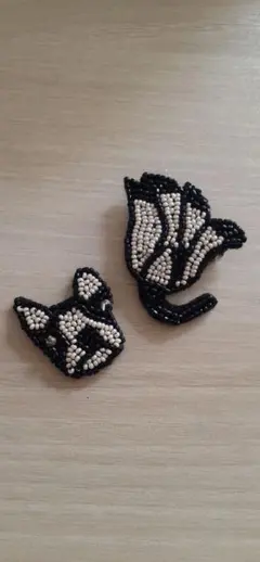 ハンドメイド　ビーズブローチ
