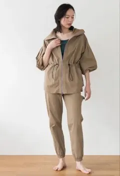 【美品】SUKALA フード付きベージュマウンテンパーカー　LAVA