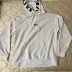 ホワイト フード付きパーカー