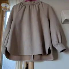 ベージュ バルーン袖 シャツ