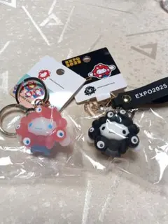 サンリオ黒ミャクミャク&クリアカラーなりきり立体キーホルダーシナモンロール２点