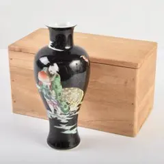中国　大清康煕年製款　黒地 粉彩　人物鹿文　梅瓶　時代箱付　M　R9762 中国 大清康煕年製款 黒地 粉彩 人物鹿文 梅瓶 時代箱付 M R9762