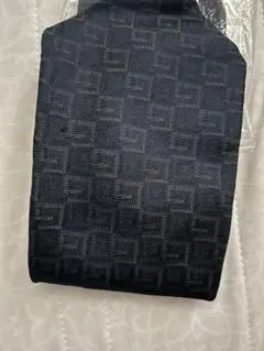 GUCCI ダーク クリーニング済み テクスチャー付きネクタイ