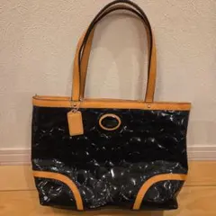 COACH コーチ ハンドバック かばん エナメル　　チャーム付き