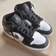 NIKE AIR JORDAN 1 MID ブラック/ホワイト