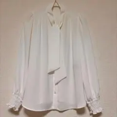 ワールド クードシャンス 洗える袖口シャーリング ボウタイブラウス ホワイト