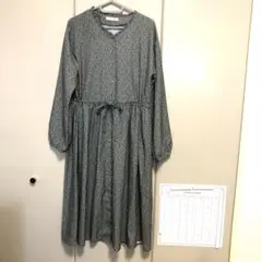 今日だけ価格。エヘカソポのオリーブグリーンに花柄のフリル襟の着やすいワンピース