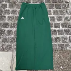 アディダス adidas 刺繍ロゴ ワイド トラックパンツ 緑