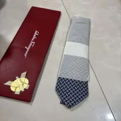 フェラガモ　ネクタイ　ブルー