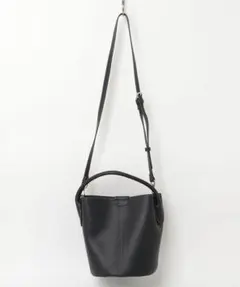【定価19,800円】ソフト シュリンク バケットバッグ ブラック 未使用新品のサムネイル