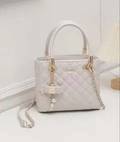 美品dazzlinダズリン　キルティングリボンチャーム付ミニハンドバッグ花柄裏地