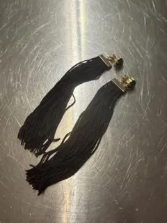 タッセルピアス 黒 約12cm